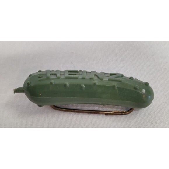 Vintage HEINZ Green Cucumber Pickle Plastic Pin Brooch 1 1/8" Long - Picture 4 of 5